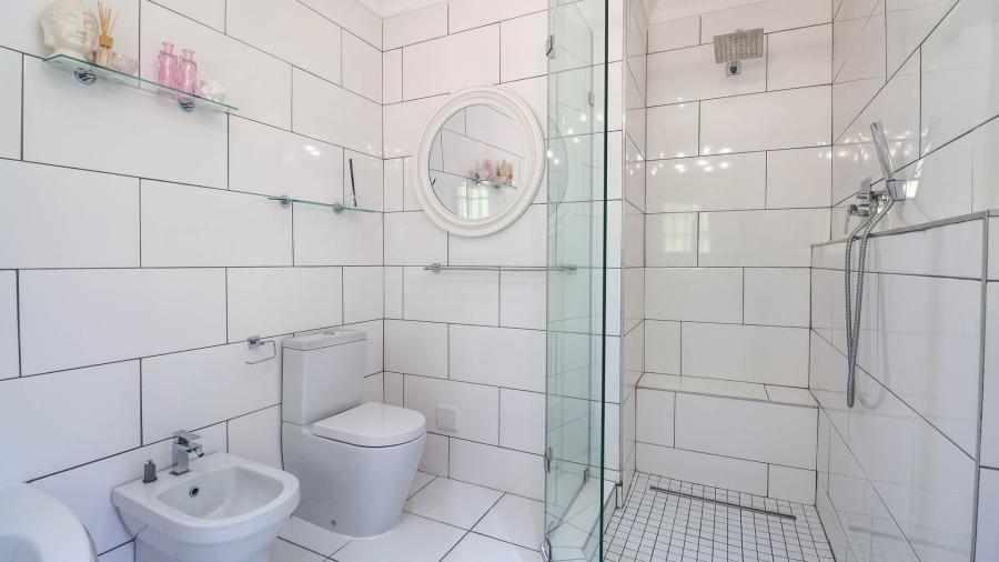 6 Bedroom Property for Sale in Kingfisher Creek Western Cape